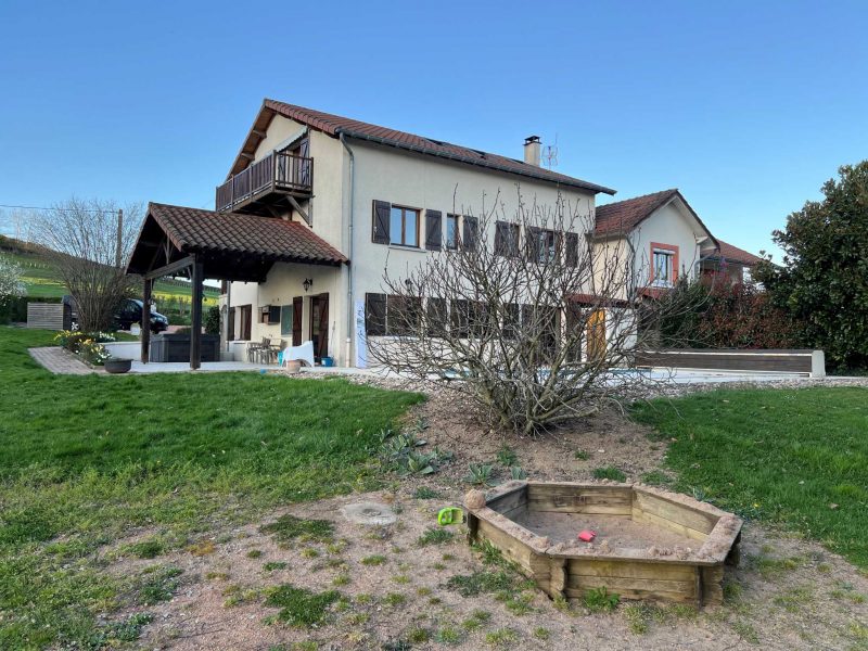 Bac à sable enfant jardin