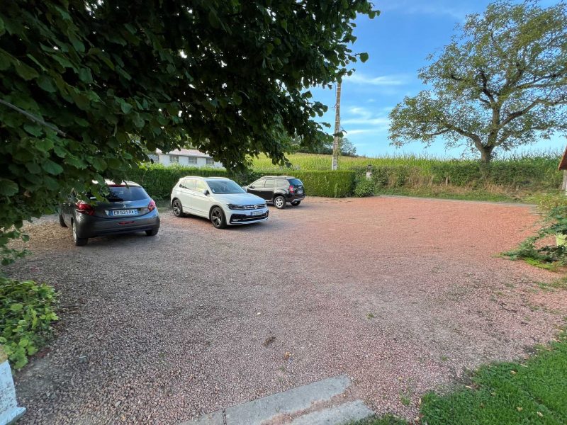 parking-privatif-grand-gite-lac-des-sapins