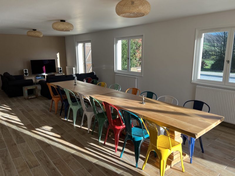 salle-a-manger-grand-gite-lac-des-sapins