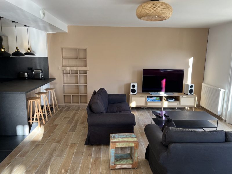 salon-grand-gite-lac-des-sapins