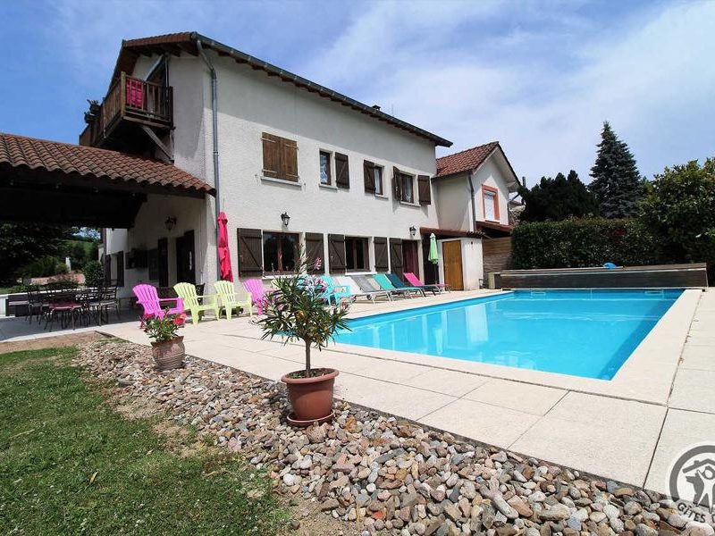 grand-gite-beaujolais-bleu-lac-des-sapins